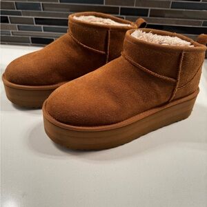 Ugg Classic Ultra Mini Platform Boot Size 10